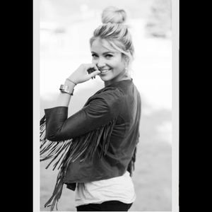 🌼✌️Fringe Faux leather jacket!