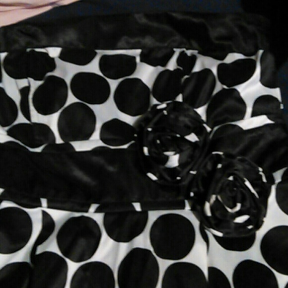 Cute dress - Picture 2 of 2