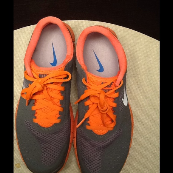 Bright orange and grey Nike freerun 4.0 v2
