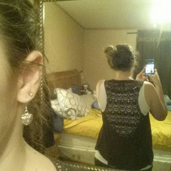 Lace back vest - Picture 3 of 4