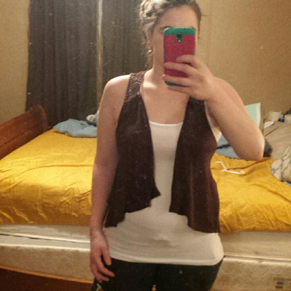 Lace back vest - Picture 4 of 4