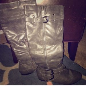 Grey boots post for kwhite2