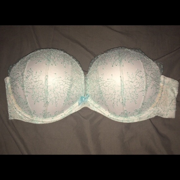 VS White Bra with light blue lace nwt 38c