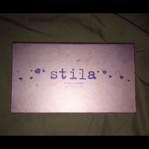 Still in the moment eyeshadow palette