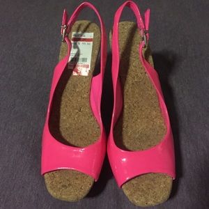 Jessica Simpson hot pink wedges