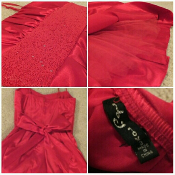 Red dress - Picture 4 of 4