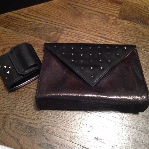 Benefit cosmetic clutch and brush holder