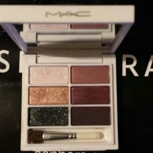 Eye shadow palette