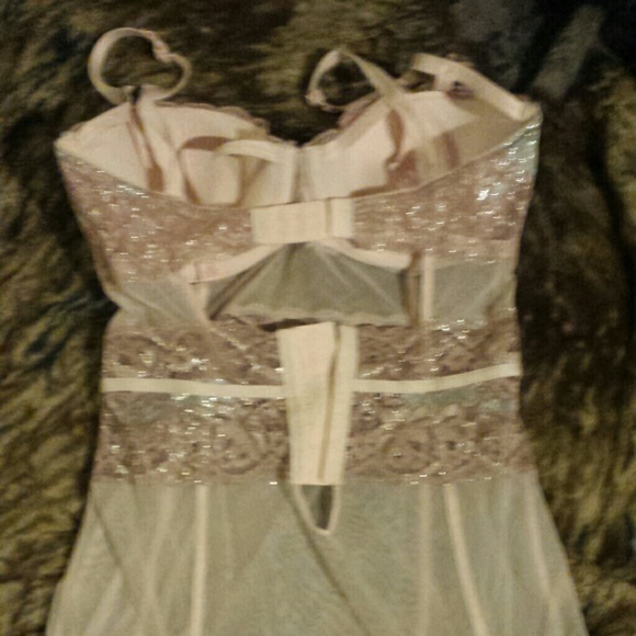Victoria's Secret Lace & Mesh Garter Slip - Picture 3 of 4