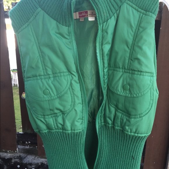 Vest - Picture 2 of 3