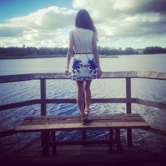 ⒽⓅ‼️1-2 LEFT‼️: White and Blue Floral Fit n Flare - Picture 4 of 4