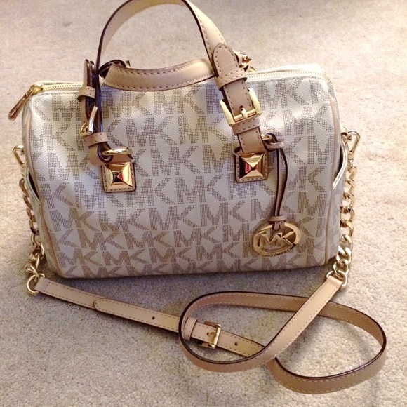💕pending💕Michael Kors Handbag