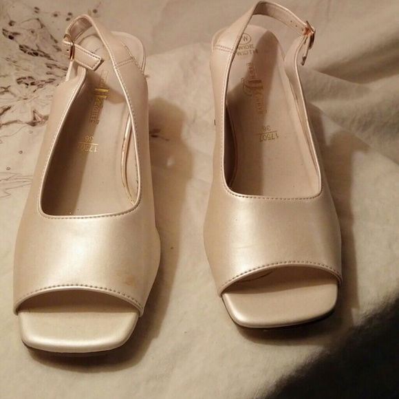 Nice chunky heel...worn them once to a wedding