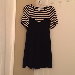 Short sleeve cotton black and white dress