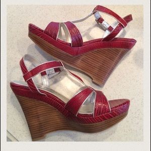 White House Black Market Wedges