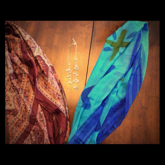 Accessory bundle. 2scarves+necklace.