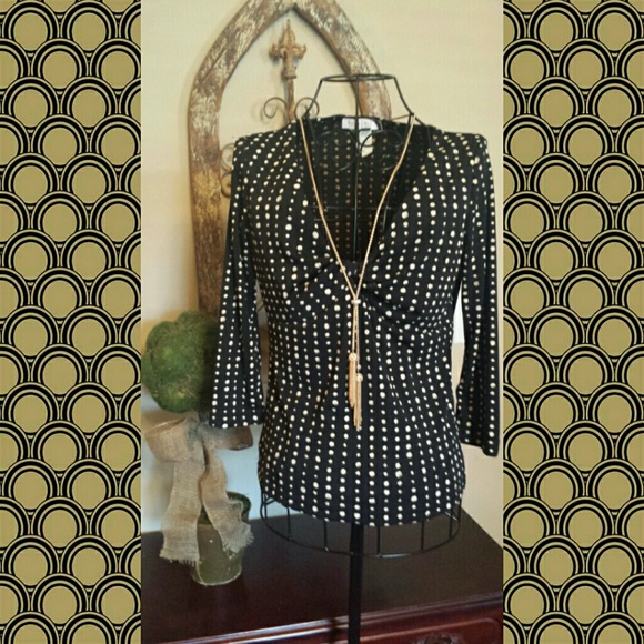 White House Black Market Sz S plunge V top.