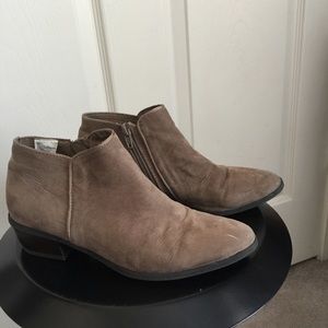 brown synthetic suede books