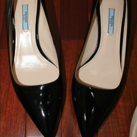 Like-new black patent 1 3/4" pointy heels! 401/2