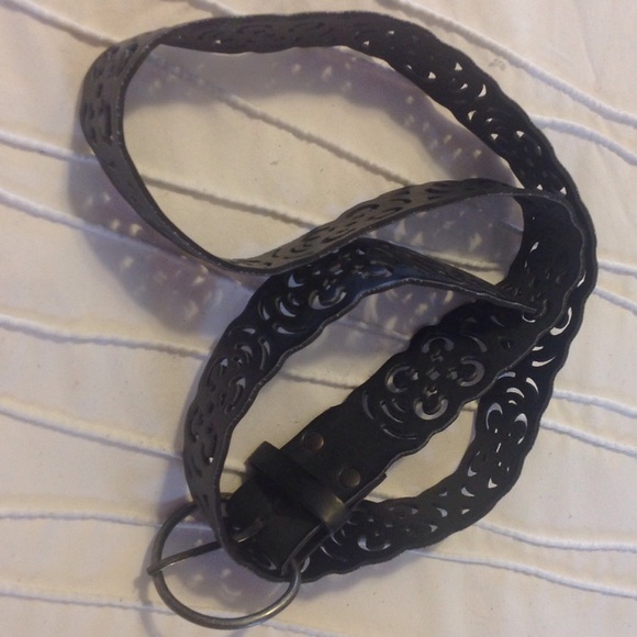 Cutout belt