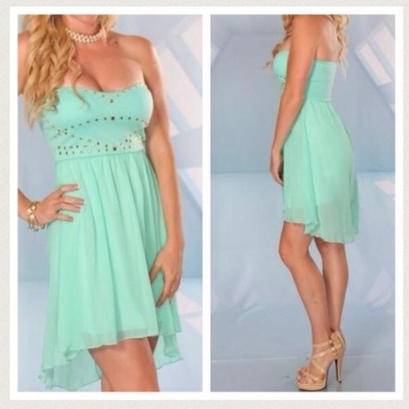 Dresses & Skirts - NWT. Teal & gold hi/low strapless dress. Stretches