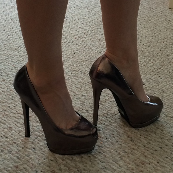 Cupid Gold/Mauve Shimmer Heels - Picture 2 of 2