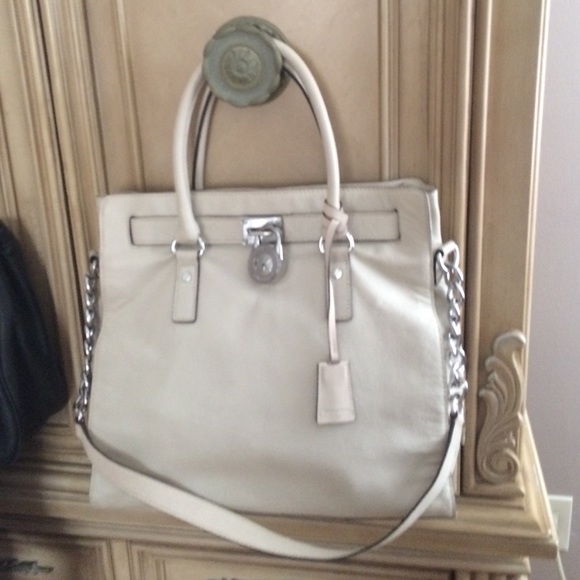 Sale !!!AUTHENTIC Michael Kors bag used