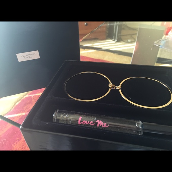 VS Gold bracelets linked + Love Me perfume - Picture 2 of 4