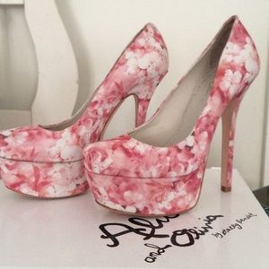 Alice & Olivia Larimore Platform Pump