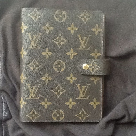 SOLD!! Authentic Louis Vuitton agenda mm