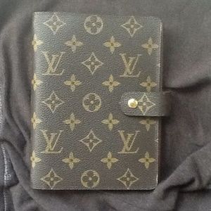 SOLD!! Authentic Louis Vuitton agenda mm