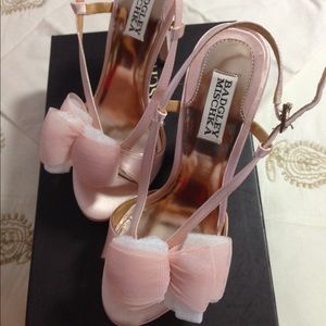 Badgley Mischka 7.5 Satin Peach 3.5 inch heel