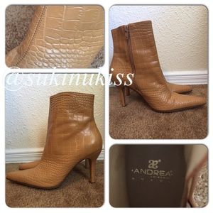 ✨crocodile embossed booties✨Andrea collection