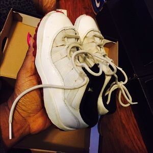 White and cherry 11s