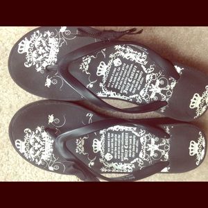 Juicy Couture flip flops with gems. B&W Size 7
