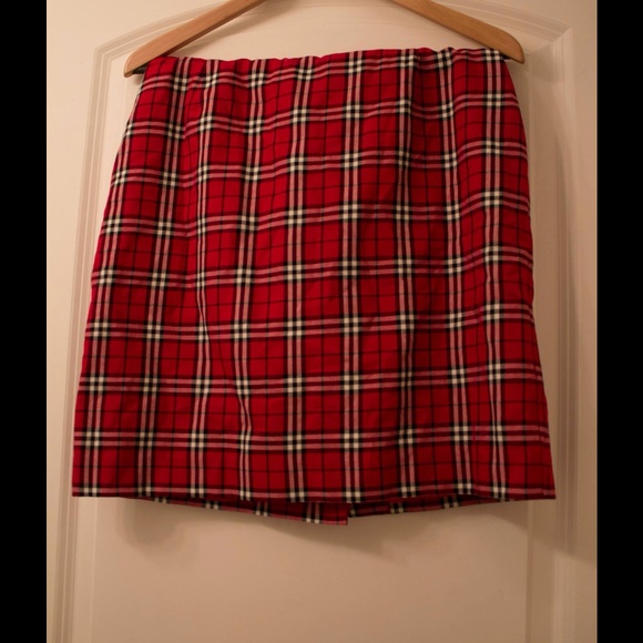Adorable plaid mini skirt.