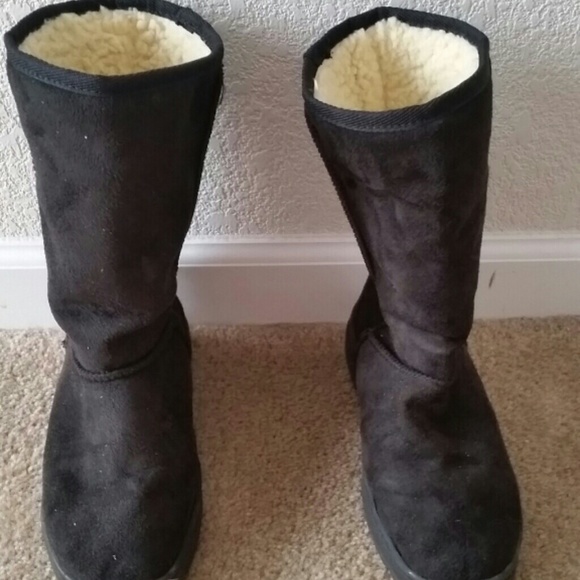 Black fleece lined boots