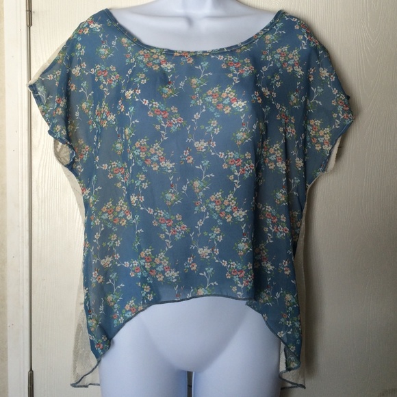 Flower. Blue. Off white. T-shirt. High-low.