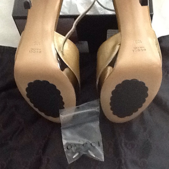Gorgeous Gold Gucci Ankle Strap-NWT - Picture 2 of 4