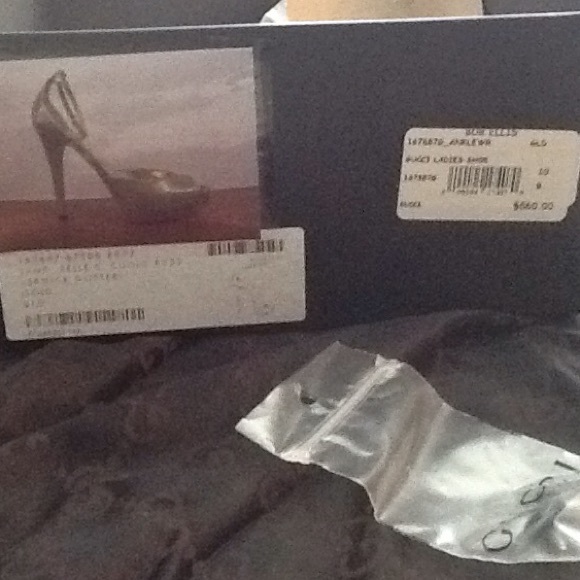 Gorgeous Gold Gucci Ankle Strap-NWT - Picture 3 of 4