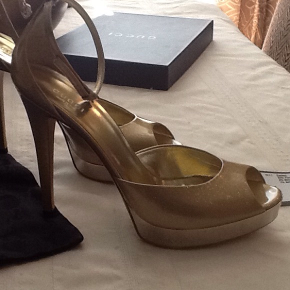Gorgeous Gold Gucci Ankle Strap-NWT - Picture 4 of 4