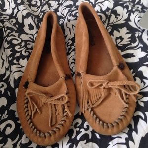 Minnetonka fringed moccasins