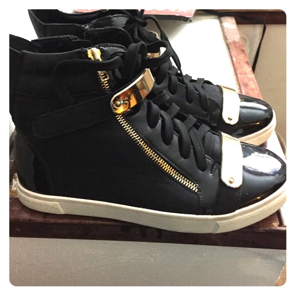 Blk sneakers with gold accents