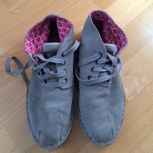Toms Bota boot- grey size 8