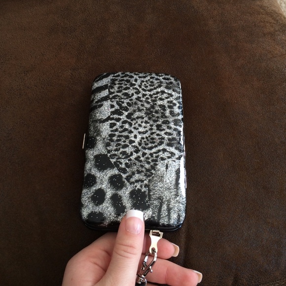 Wrist wallet-iPhone4 case. Animal print.