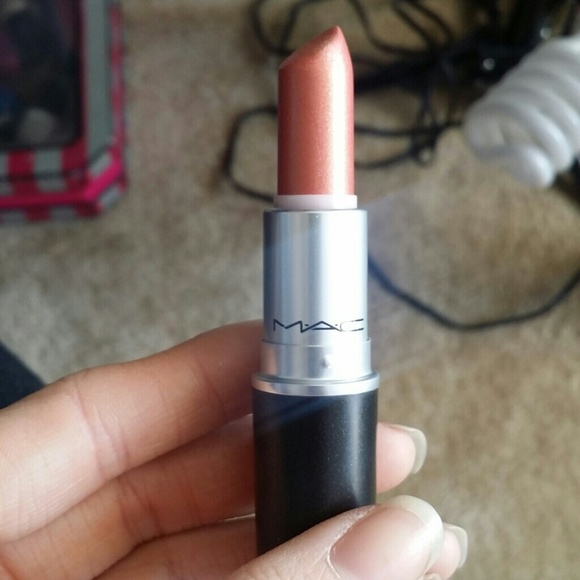 mac ramblin rose lipstick