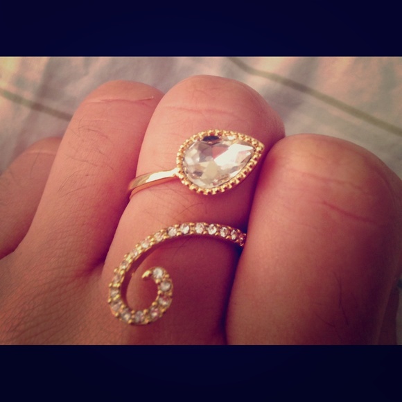 Fashion Jewelry Jewelry - Teardrop, swirl ring.