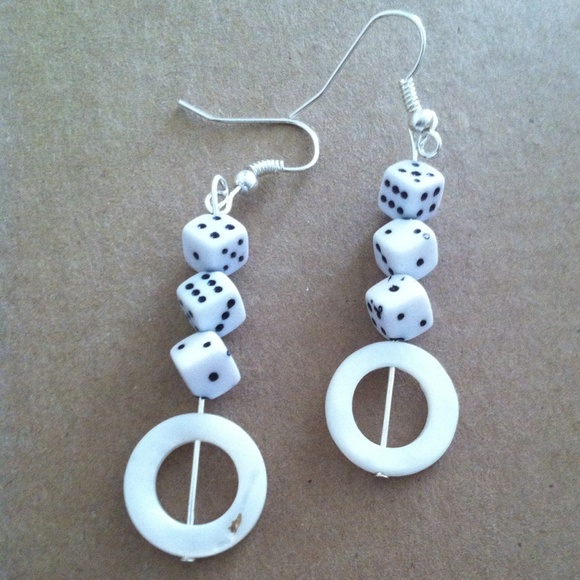 Dice &Shell Earrings - Picture 2 of 2