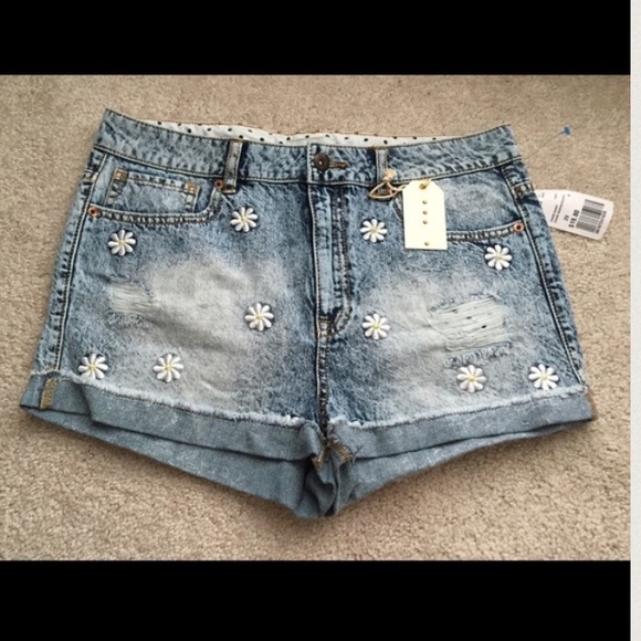 Daisy Shorts - Picture 4 of 4