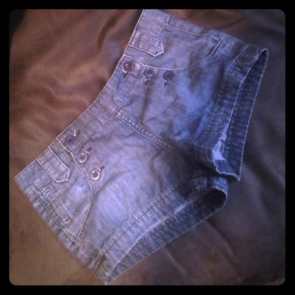 American Eagle pin-up shorts.